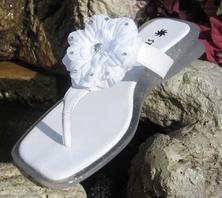 Children's white sandal flip flops with removeable flower