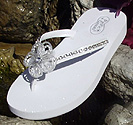 Comfortable flip flops for brides and weddings